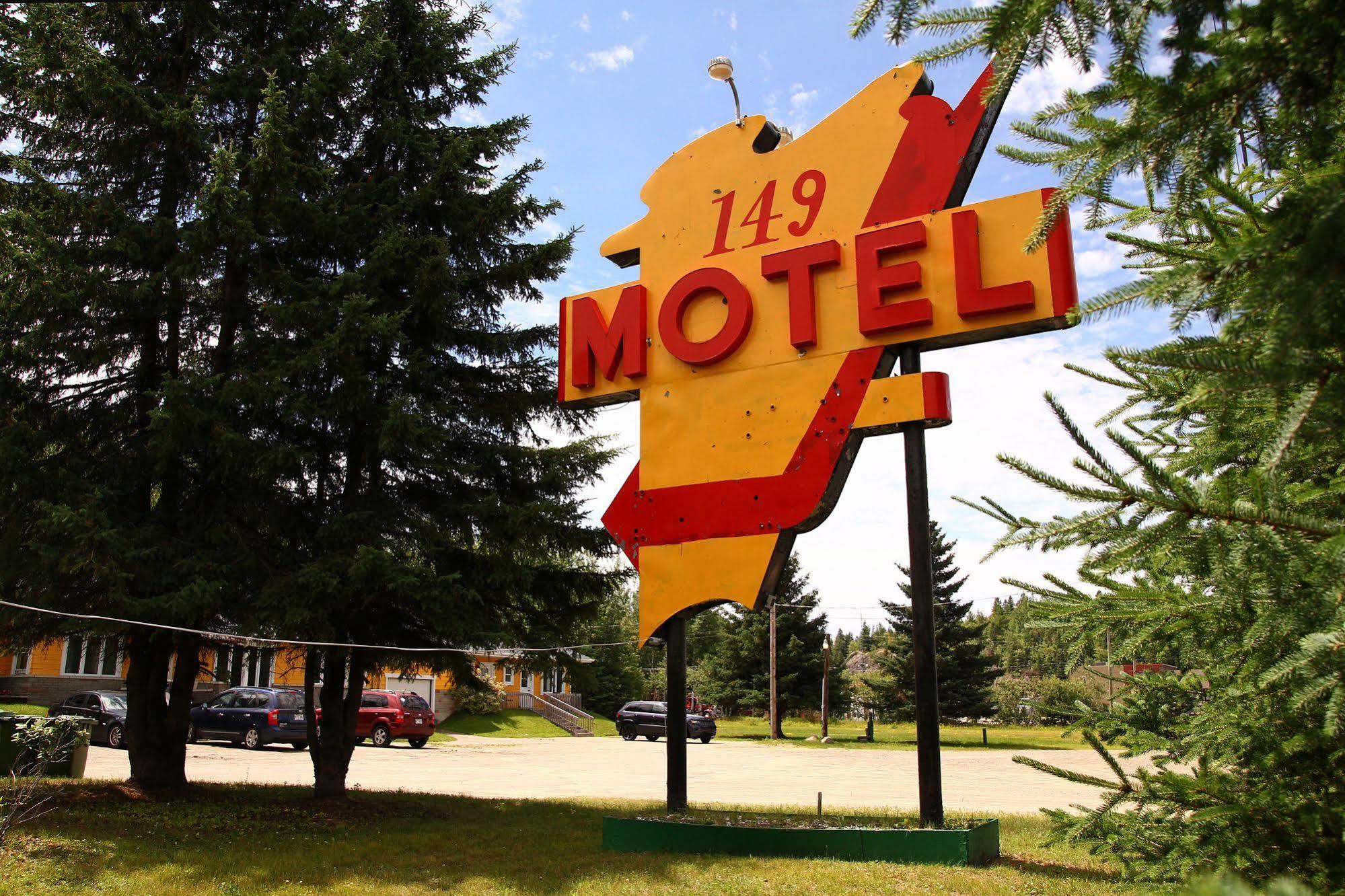 Motel 149 Мон-Трамблан Екстер'єр фото