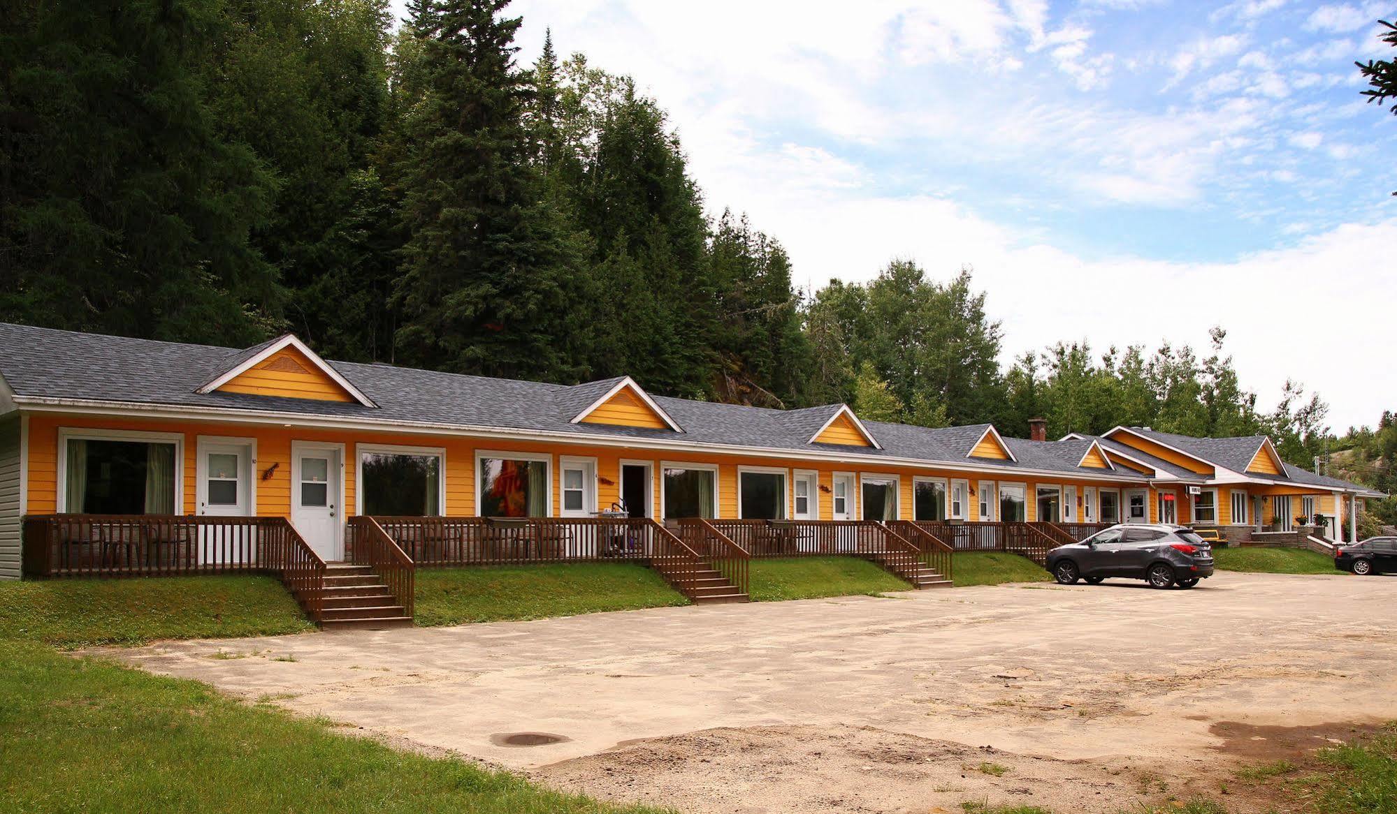 Motel 149 Мон-Трамблан Екстер'єр фото